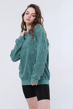 A wholesale clothing model wears 44474 - Noh001 Woman Sweatshirt - Green, Turkish wholesale Sweatshirt of Evable