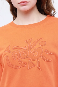 A wholesale clothing model wears 44706 - Noh005 Woman Sweatshirt, Turkish wholesale Sweatshirt of Evable
