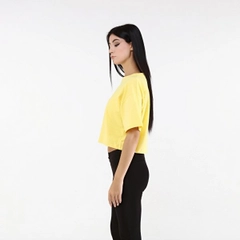 A wholesale clothing model wears 20069 - Frog Crop Tshirt - Yellow, Turkish wholesale Crop Top of Evable