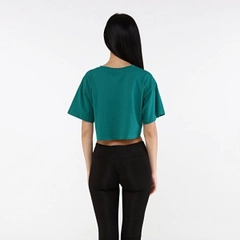 A wholesale clothing model wears 20070 - Frog Crop Tshirt - Green, Turkish wholesale Tshirt of Evable