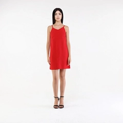 Bir model, Evable toptan giyim markasının 20074 - Fou Dress - Red toptan Elbise ürününü sergiliyor.
