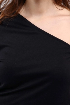 Ένα μοντέλο χονδρικής πώλησης ρούχων φοράει 20075 - Leana Dress - Black, τούρκικο Φόρεμα χονδρικής πώλησης από Evable