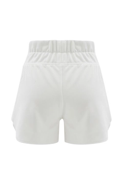 A wholesale clothing model wears 20078 - Vurde Shorts - White, Turkish wholesale Shorts of Evable