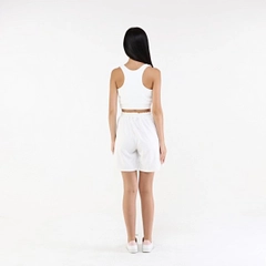 Bir model, Evable toptan giyim markasının 20082 - Marfe Shorts - White toptan Şort ürününü sergiliyor.