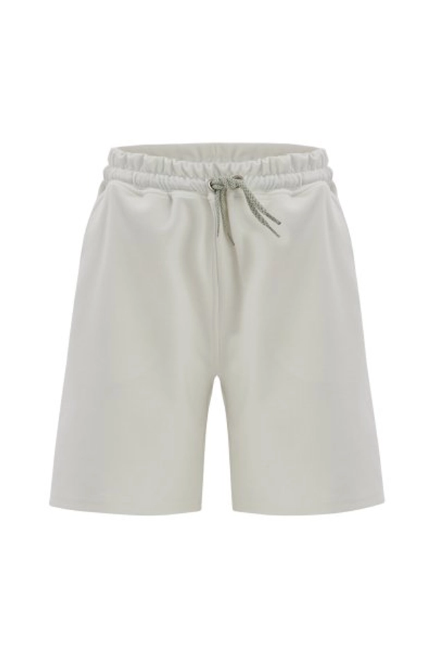 A model wears 20082 - Marfe Shorts - White, wholesale Shorts of Evable to display at Lonca