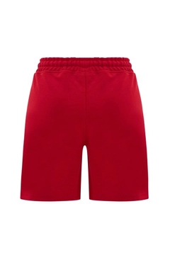 Een kledingmodel uit de groothandel draagt 20083 - Marfe Shorts - Red, Turkse groothandel Korte broek van Evable