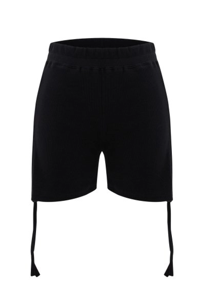 Ein Bekleidungsmodell aus dem Großhandel trägt 20084 - Kase Shorts - Black, türkischer Großhandel Kurze Hose von Evable