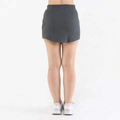 Ένα μοντέλο χονδρικής πώλησης ρούχων φοράει 20086 - Wen Skirts - Smoked, τούρκικο Φούστα χονδρικής πώλησης από Evable