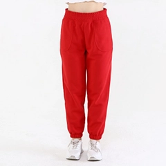 Una modella di abbigliamento all'ingrosso indossa 20087 - Seal Sweatpant Int - Red, vendita all'ingrosso turca di Pantaloni della tuta di Evable