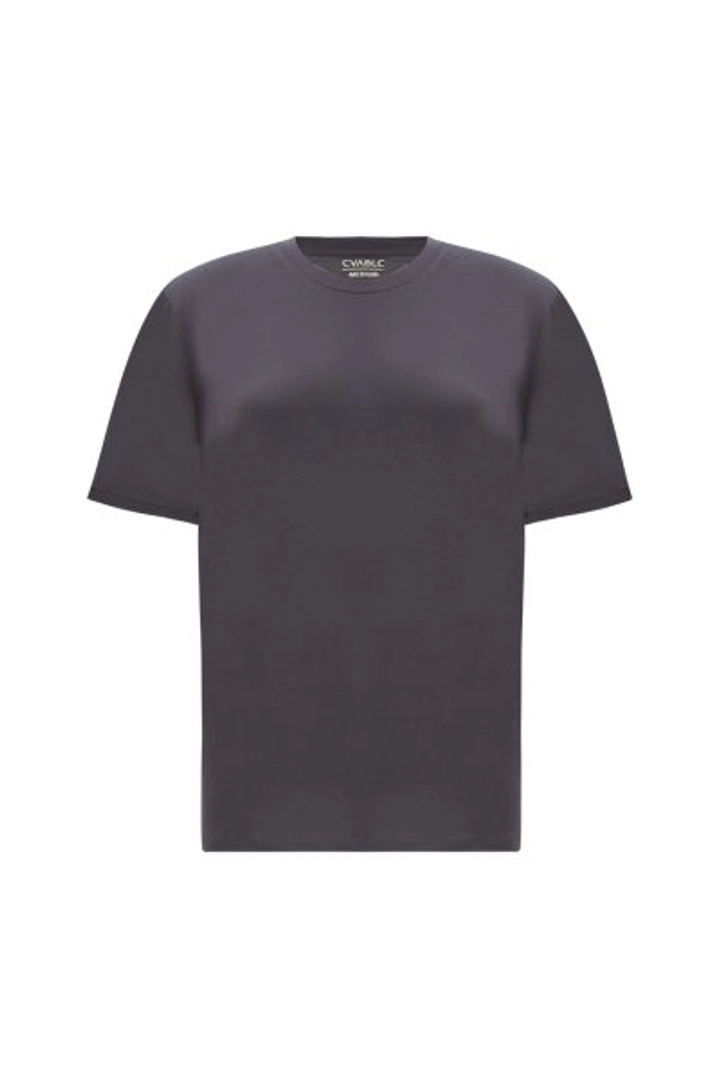 Una modella di abbigliamento all'ingrosso indossa 20092 - Ero Tshirt - Smoked, vendita all'ingrosso turca di Maglietta di Evable