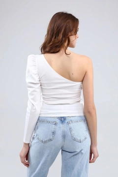 A wholesale clothing model wears 20093 - Heght One Body - White, Turkish wholesale Blouse of Evable