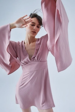 Una modelo de ropa al por mayor lleva 20095 - Basedonid Swan Dress - Pink, Vestido turco al por mayor de Evable