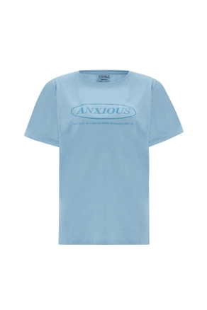 A model wears 33560 - Anx Tshirt - Blue, wholesale Tshirt of Evable to display at Lonca