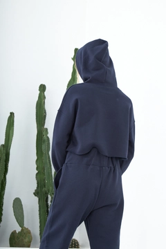 A wholesale clothing model wears 2588 - Nevus Soft Hooded Crop Sweatshirt - Dark Navy, Turkish wholesale Hoodie of Evable