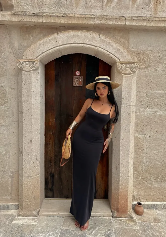 Ezgi Nisantasi Siyah Seksi Zarif Kolsuz Slip Elbise Toptan Giyim Gündelik