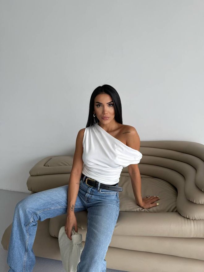 Ezgi Nisantasi Blusa Blanca Ajustada Sin Mangas Con Cuello De Un Solo Hombro Ropa al por mayor Casual