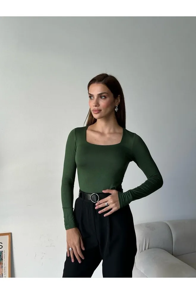 Ezgi Nisantasi Grüne Slim Fit Bluse Mit Quadratischem Ausschnitt Großhandelskleidung Lässig