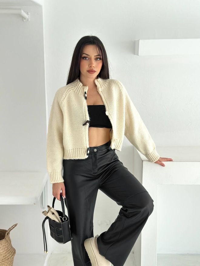 Ezgi Nisantasi Cardigan In Maglia Con Dettagli In Legno Abbigliamento all'ingrosso Casuale