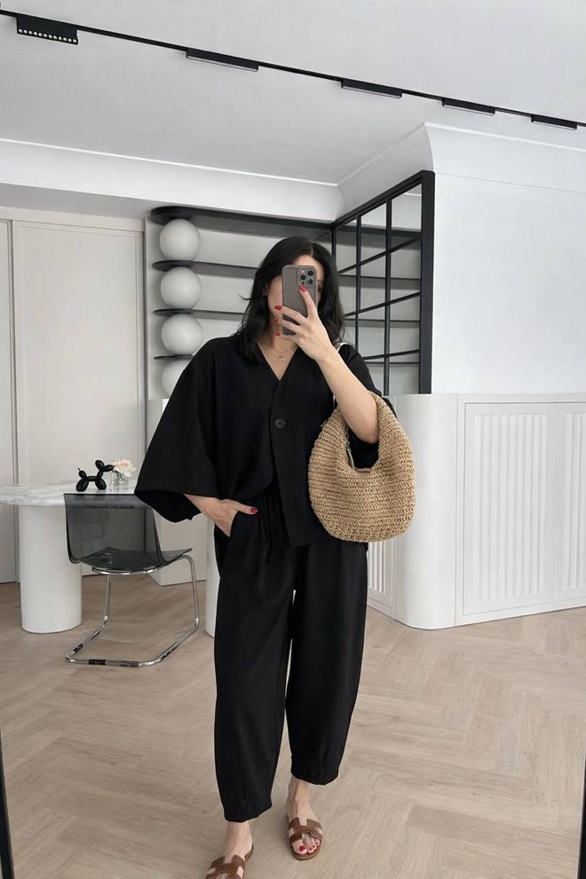 Ezgi Nisantasi Μαύρο Ταγέρ Με Oversized Εφαρμογή V λαιμόκοψη Και Κοντά Παντελόνια Jogger Χονδρικό εμπόριο ενδυμάτων Casual