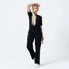 Bir model, Ezgi Nisantasi toptan giyim markasının EZG10012 - Shirred Set toptan Takım ürününü sergiliyor.