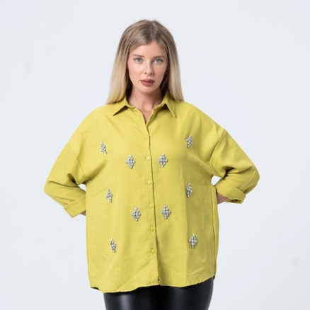 A model wears EZG10021 - Stone Linen Shirt, wholesale undefined of Ezgi Nisantasi to display at Lonca