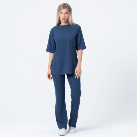 A model wears EZG10032 - Basic Camisole Set, wholesale Suit of Ezgi Nisantasi to display at Lonca