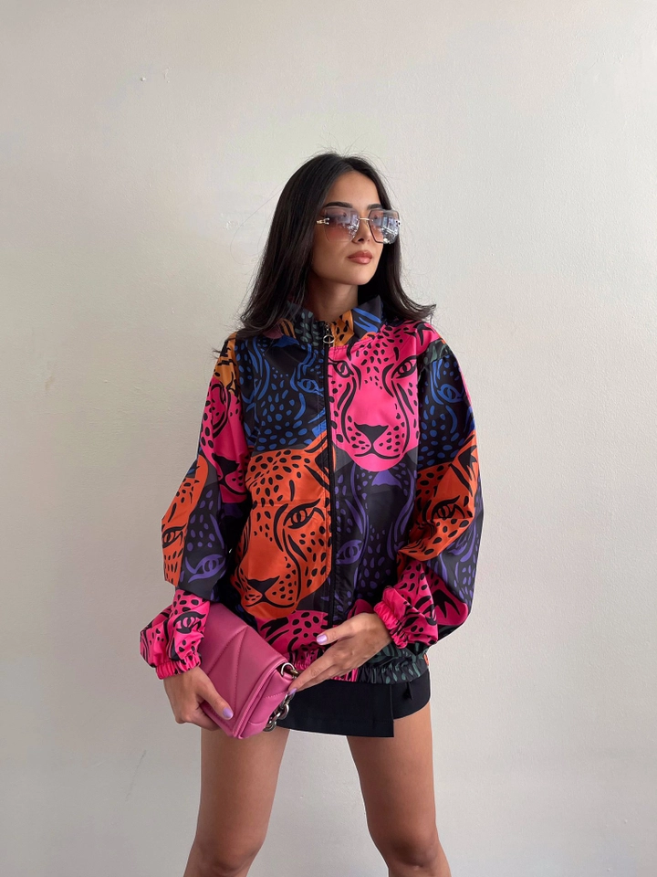 A wholesale clothing model wears EZG10155 - Digital Printed Raincoat, Turkish wholesale Raincoat of Ezgi Nisantasi