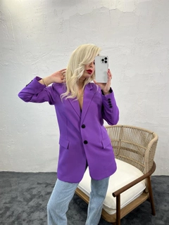 Ένα μοντέλο χονδρικής πώλησης ρούχων φοράει FME10187 - Jacket - Purple, τούρκικο Μπουφάν χονδρικής πώλησης από Fame