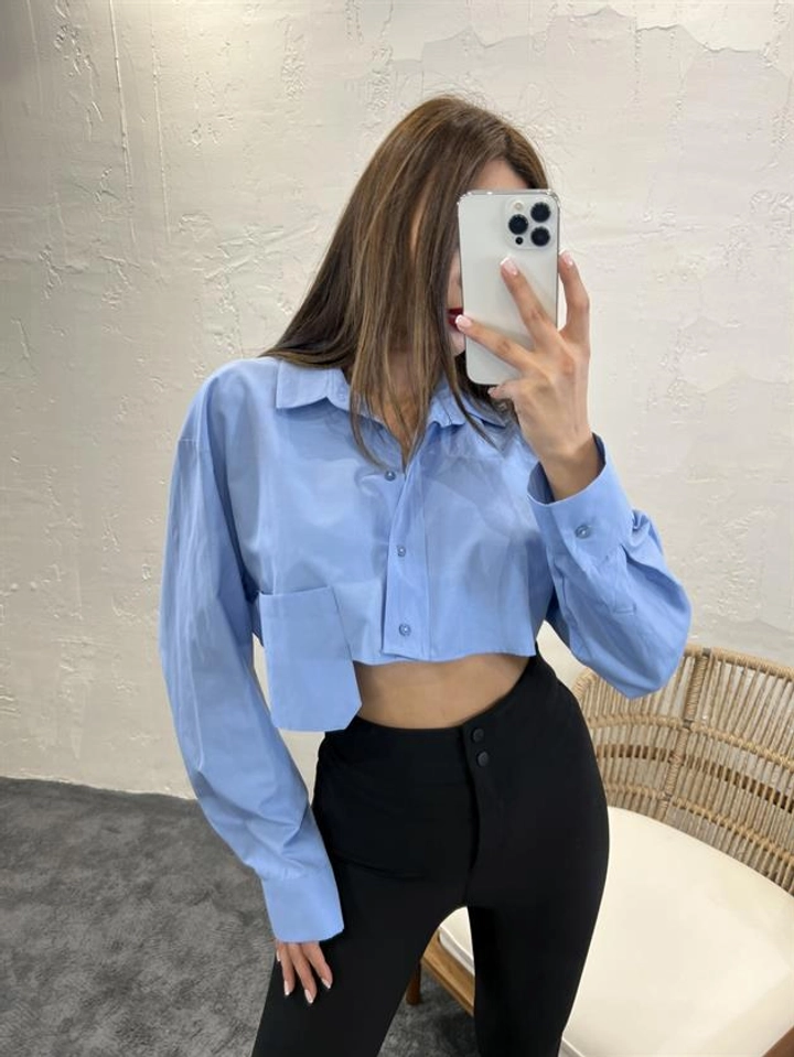 A wholesale clothing model wears FME10868 - Shirt - Blue, Turkish wholesale Crop Top of Fame