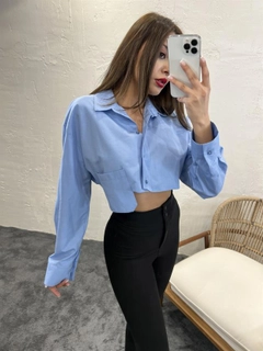 A wholesale clothing model wears FME10868 - Shirt - Blue, Turkish wholesale Crop Top of Fame