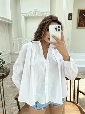 A wholesale clothing model wears  Shirt - White
, Turkish wholesale Shirt of Fame