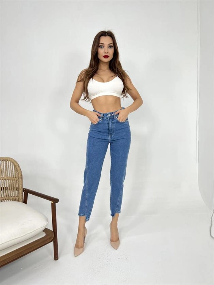 A wholesale clothing model wears fme13454-jeans-dark-blue, Turkish wholesale Jeans of Fame