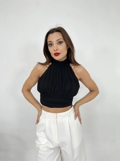 A wholesale clothing model wears fme13451-blouse-black, Turkish wholesale Crop Top of Fame