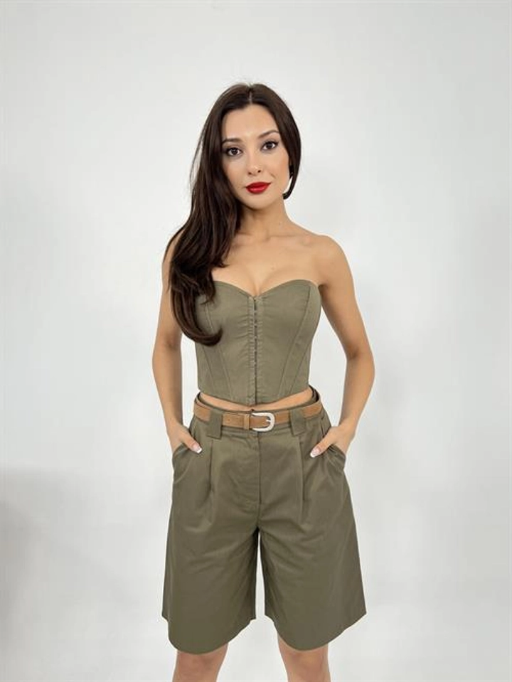 A wholesale clothing model wears fme13875-shorts-khaki, Turkish wholesale Shorts of Fame