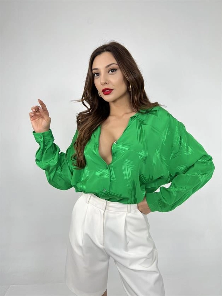 A wholesale clothing model wears FME10682 - Shirt - Green, Turkish wholesale Shirt of Fame