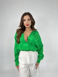 A wholesale clothing model wears FME10682 - Shirt - Green, Turkish wholesale Shirt of Fame