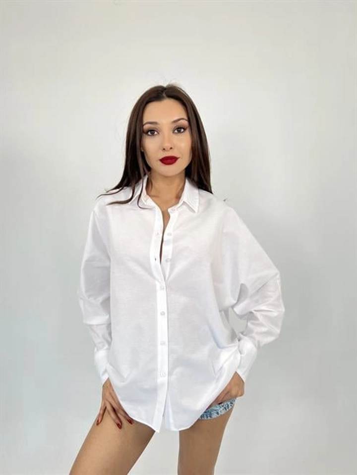 A wholesale clothing model wears fme13694-shirt-white, Turkish wholesale Shirt of Fame