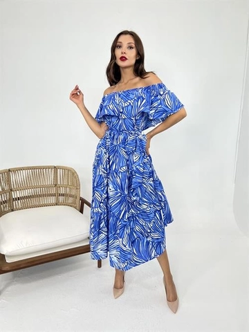 Una modella di abbigliamento all'ingrosso indossa  Abito Fantasia - Blu
, vendita all'ingrosso turca di Vestito di Fame
