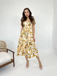 A wholesale clothing model wears FME10929 - Dress - Yellow White, Turkish wholesale Dress of Fame