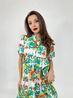 A wholesale clothing model wears FME11069 - Dress - Green White, Turkish wholesale Dress of Fame