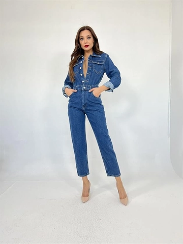 Bir model, Fame toptan giyim markasının  Kot Tulum - Mavi
 toptan Tulum ürününü sergiliyor.
