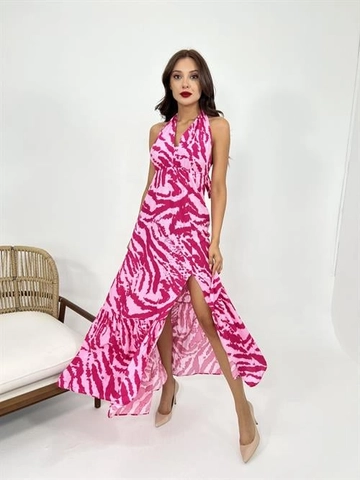 Bir model, Fame toptan giyim markasının  Elbise - Pembe
 toptan Elbise ürününü sergiliyor.