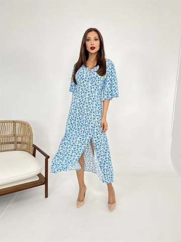 Ένα μοντέλο χονδρικής πώλησης ρούχων φοράει  Φόρεμα Με Φλοράλ Σχέδιο - Μπλε
, τούρκικο Φόρεμα χονδρικής πώλησης από Fame