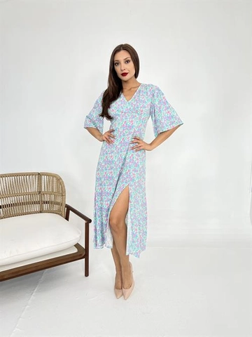 Ένα μοντέλο χονδρικής πώλησης ρούχων φοράει  Φόρεμα Floral - Μπλε & Ροζ
, τούρκικο Φόρεμα χονδρικής πώλησης από Fame