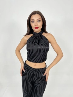 Ein Bekleidungsmodell aus dem Großhandel trägt fme13781-suit-black, türkischer Großhandel Anzug von Fame