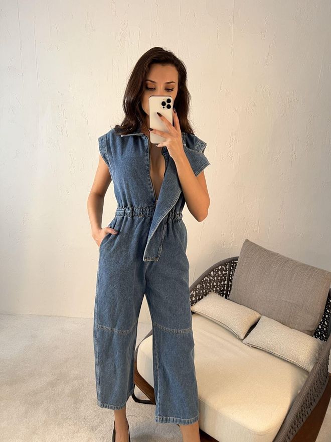 Fame Blauer Maßgeschneiderter Ärmelloser Jumpsuit Mit Tiefem Ausschnitt Großhandelskleidung Lässig