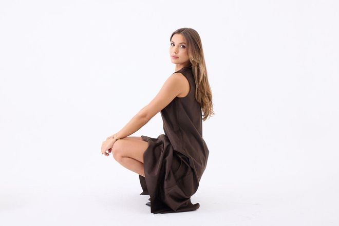 Fame Καφέ Α γραμμή Μίντι Φόρεμα Με V λαιμόκοψη Και Μανίκια Καπέλο Χονδρικό εμπόριο ενδυμάτων Σαλόνι