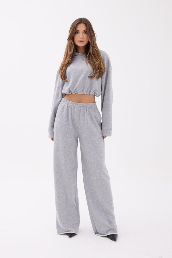 Fame Sportinis Kostiumas Pilkas Su Gobtuvu Ir Plačiomis Kelnėmis Didmeninė prekyba drabužiais Kokteilinė