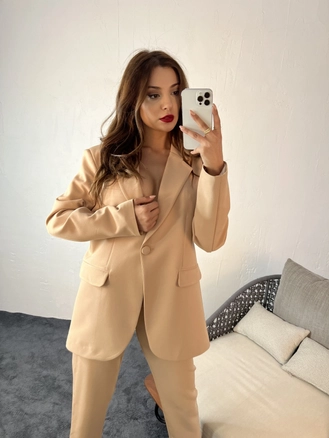 A model wears 16633 - Jacket - Mink, wholesale undefined of Fame to display at Lonca
