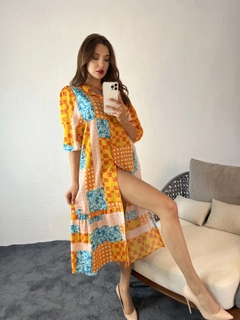 Ein Bekleidungsmodell aus dem Großhandel trägt 16898 - Dress - Orange, türkischer Großhandel Kleid von Fame